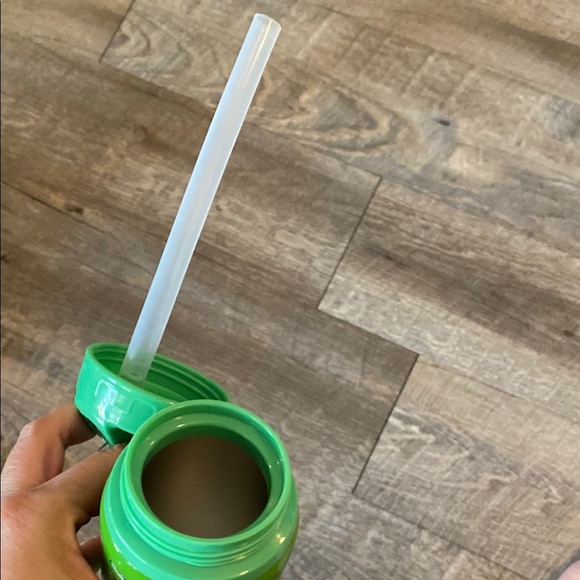 Dinosaur-Themed Green Reptile Water Bottle - Picture 6 of 7